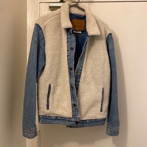 Levi’s Sherpa Panel Trucker jacket